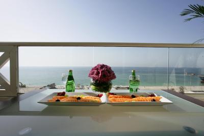 رامادا بیچ هتل اجمان