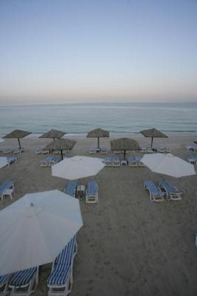 رامادا بیچ هتل اجمان