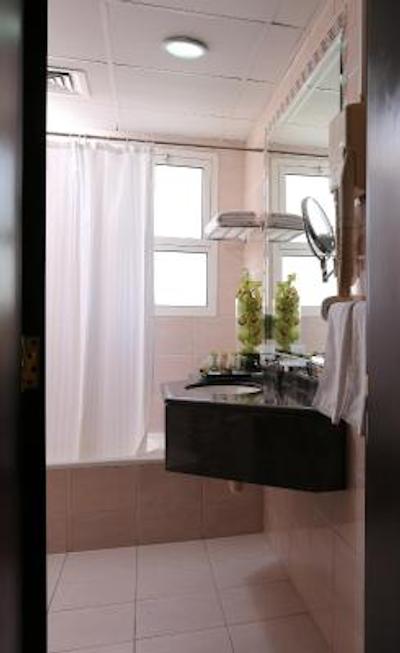 رامادا بیچ هتل اجمان