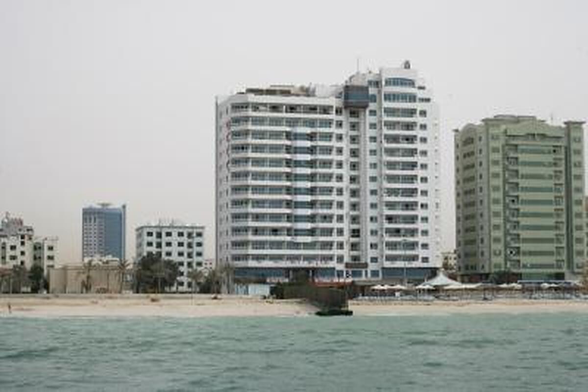 رامادا بیچ هتل اجمان