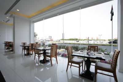 رامادا بیچ هتل اجمان