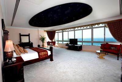 رامادا بیچ هتل اجمان