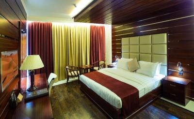 کوئین پالاس هتل