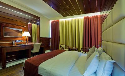 کوئین پالاس هتل