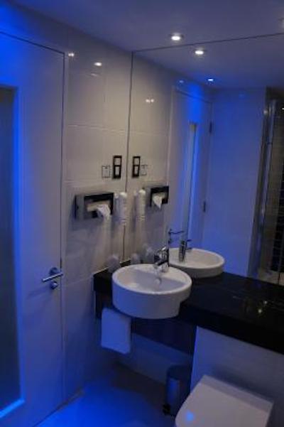 هلید این اکسپرز ایرلز کورت