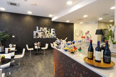 ایه هتل میلانو لرنتگیو