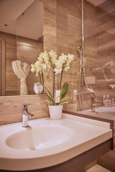 ایه هتل میلانو لرنتگیو