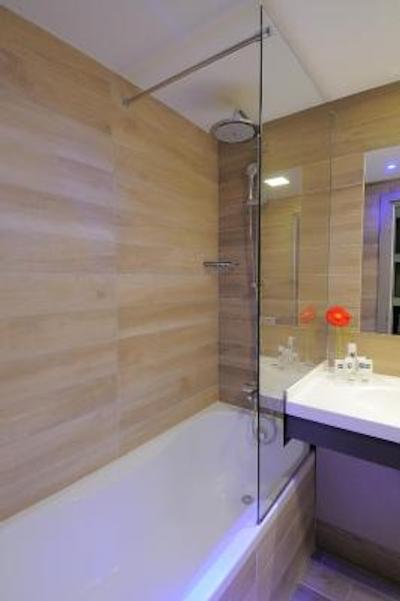 ایه هتل میلانو لرنتگیو