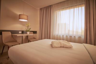 ایه هتل میلانو لرنتگیو