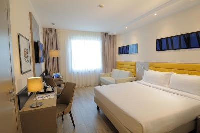 ایه هتل میلانو لرنتگیو