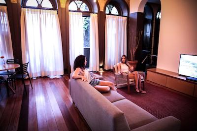 ویلا 25 هستل اند سویتز