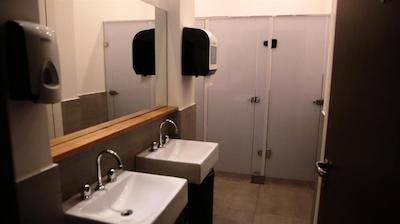 ویلا 25 هستل اند سویتز