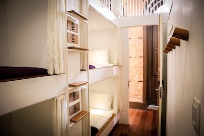 ویلا 25 هستل اند سویتز