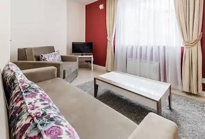 آلدگات کمرشیال هوس اپارتمنتز