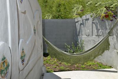 دوکز کرنر گوست هوس