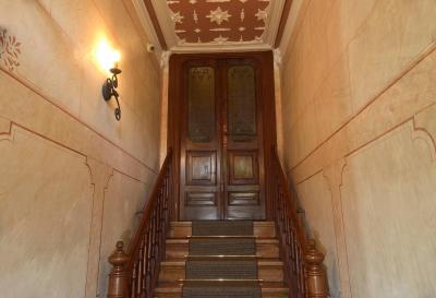 دوکز کرنر گوست هوس