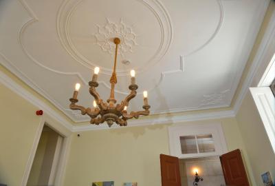 دوکز کرنر گوست هوس