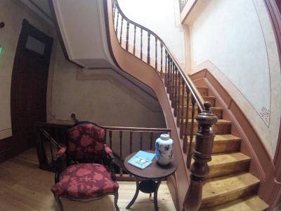 دوکز کرنر گوست هوس