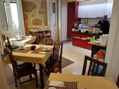 دوکز کرنر گوست هوس