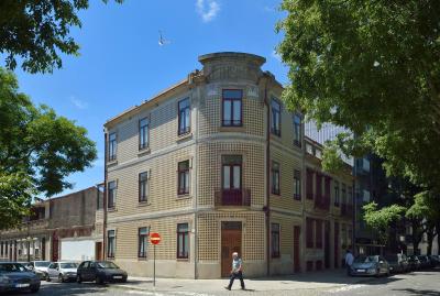 دوکز کرنر گوست هوس