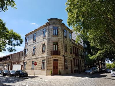 دوکز کرنر گوست هوس