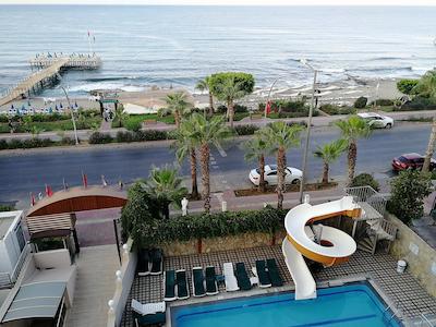 کلوب بار بیچ هتل