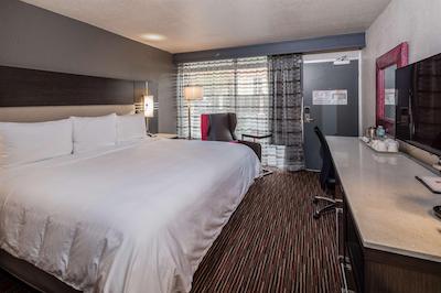 رادیسن هتل اُاکلاند آیرپرت