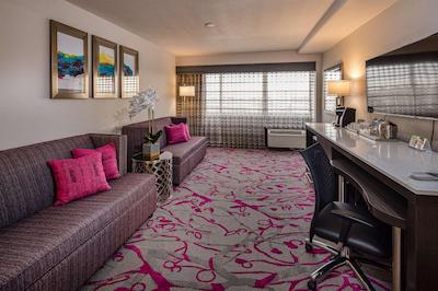 رادیسن هتل اُاکلاند آیرپرت