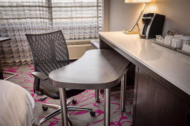 رادیسن هتل اُاکلاند آیرپرت