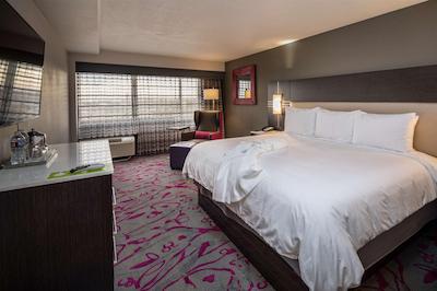 رادیسن هتل اُاکلاند آیرپرت