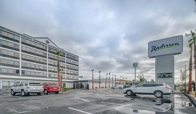 رادیسن هتل اُاکلاند آیرپرت