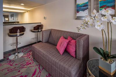 رادیسن هتل اُاکلاند آیرپرت