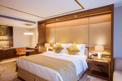 گولدن تولیپ شانگهای رینبو هتل