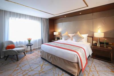 گولدن تولیپ شانگهای رینبو هتل