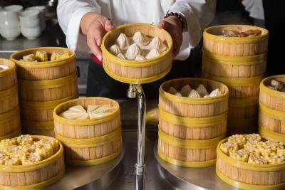 گولدن تولیپ شانگهای رینبو هتل