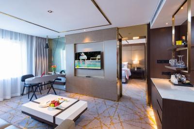 گولدن تولیپ شانگهای رینبو هتل