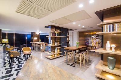 گولدن تولیپ شانگهای رینبو هتل