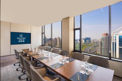 گولدن تولیپ شانگهای رینبو هتل