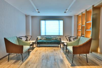 گولدن تولیپ شانگهای رینبو هتل