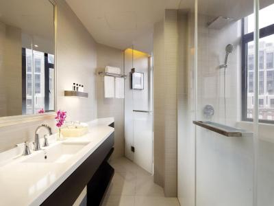 گولدن تولیپ باند نیو آسیا