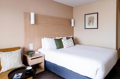 ساج هتل ادلید