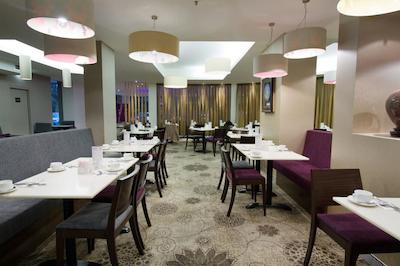 ساج هتل ادلید