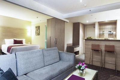 ساج هتل ادلید