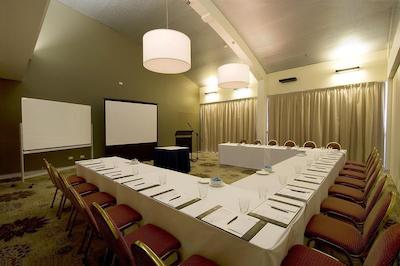 ساج هتل ادلید