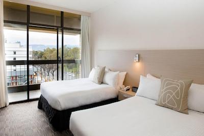 ساج هتل ادلید