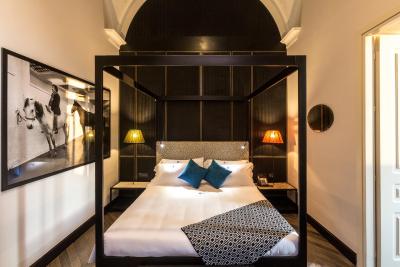 د هال تیلر سویت