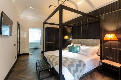 د هال تیلر سویت