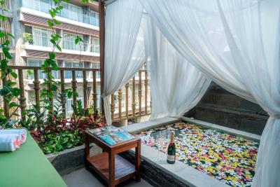 د کریستال لوکسوری ب ریزرت