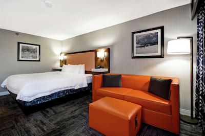 هامپتون این لکسینگتون ای 75