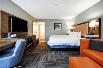 هامپتون این لکسینگتون ای 75